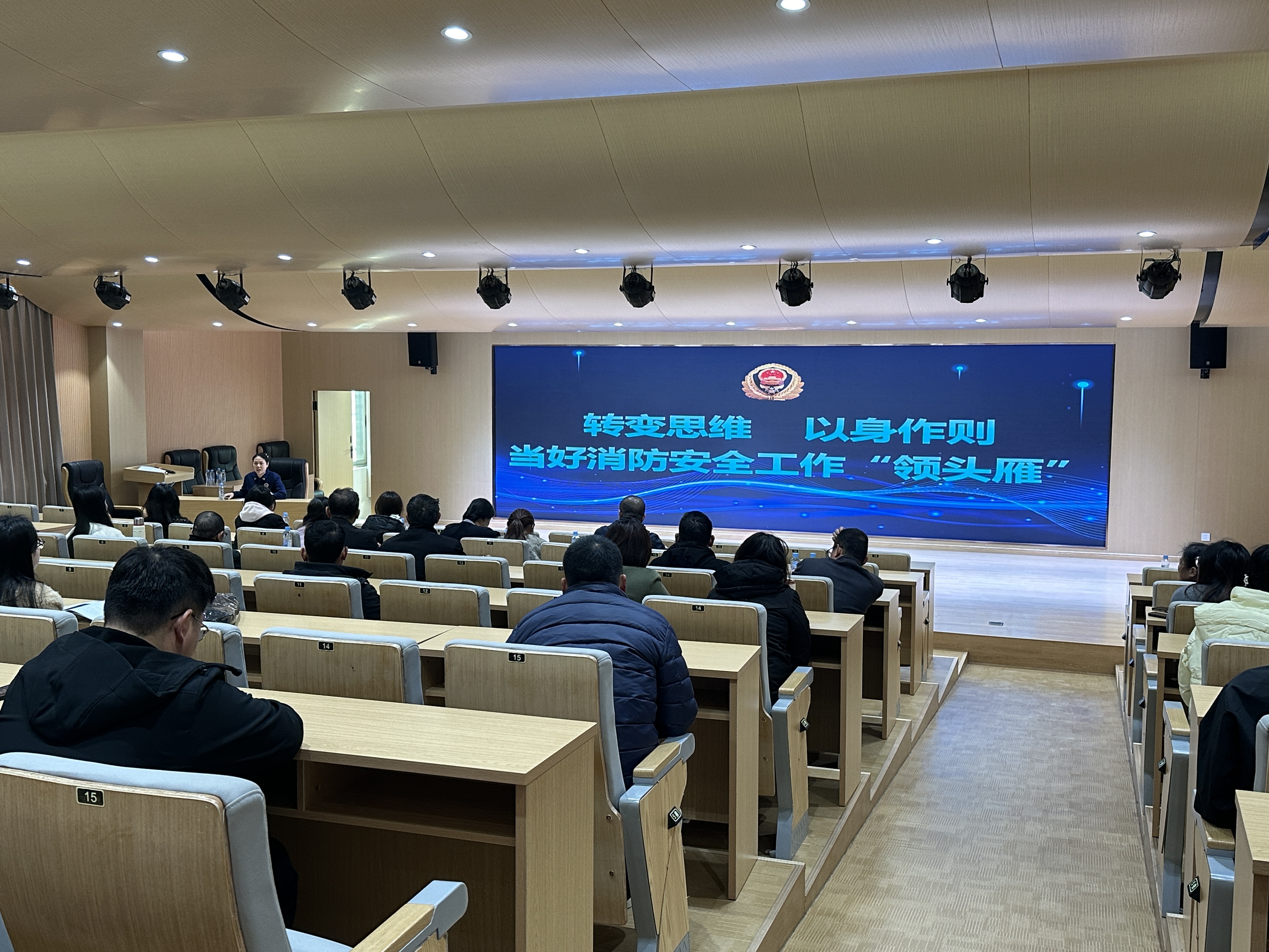 紧急救援、从我做起，消防安全、与你我同行